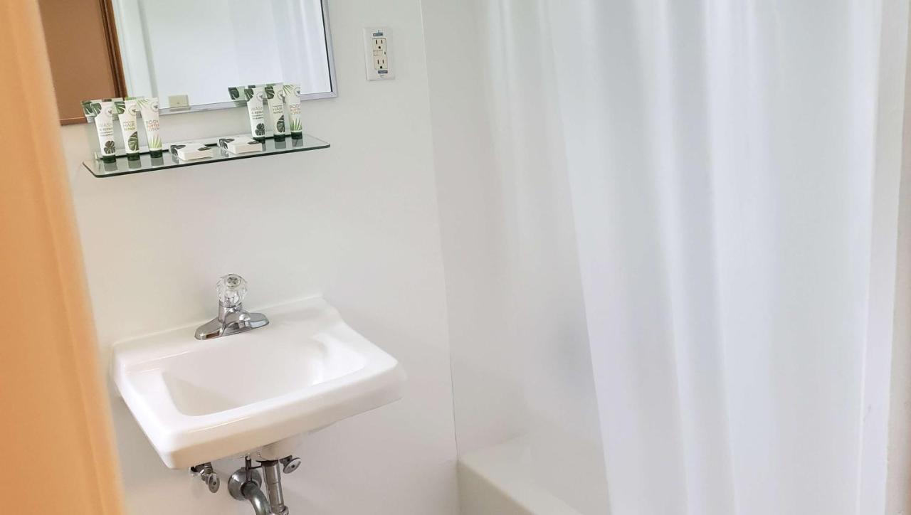 Magnuson Hotel Wauseon Экстерьер фото